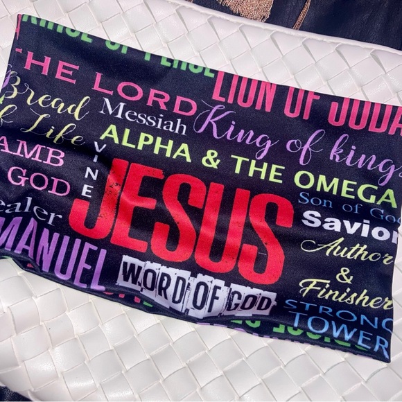 ❤️4FER. White “A NEW DAY” Woven Women's Bag with Red Heart Charm BUNDLE - Picture 6 of 6